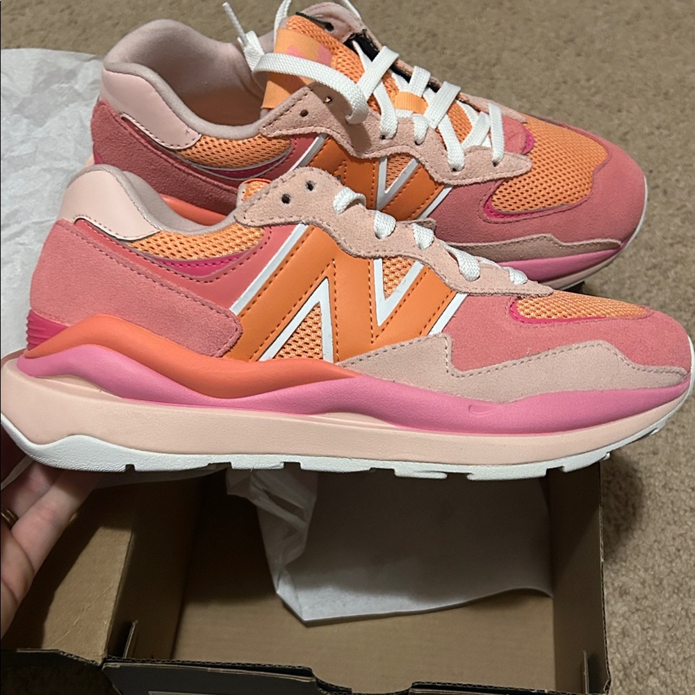 BRAND NEW VERY RARE New Balance Women's 57/40 Valentine’s Day Edition Size 8.5 - Picture 4 of 5